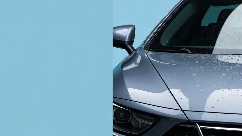 Auto met glanzende lak na keramische coating versus wax behandeling , vergelijking lakbescherming
