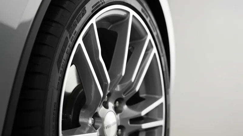 Sealant aanbrengen op een velg ter bescherming na het reinigen